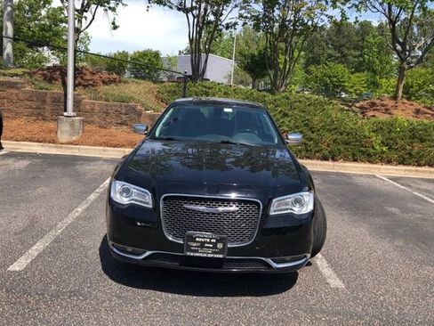 Used 2019 Chrysler 300 Limited image 2