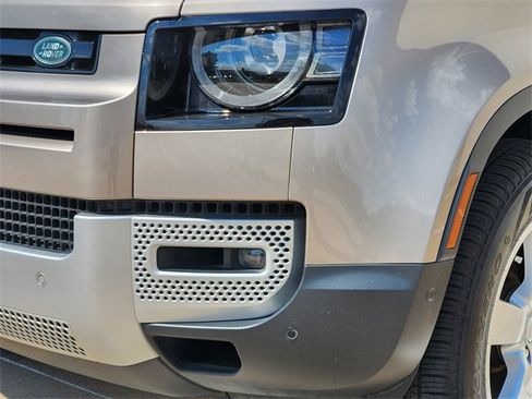 Used 2023 Land Rover Defender 110 SE image 8