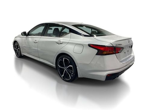 Used 2023 Nissan Altima 2.5 SR FWD image 2