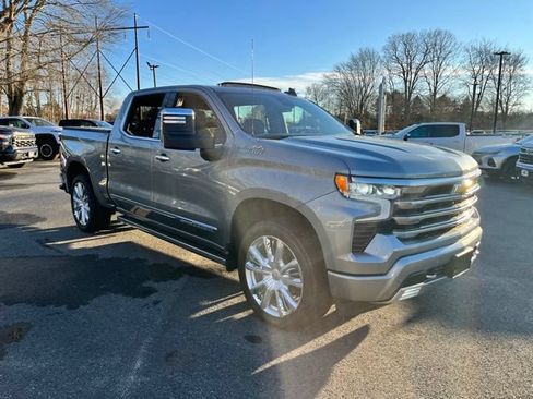 Used 2024 Chevrolet Silverado 1500 High Country w/ High Country Premium Package AWD/4WD image 4