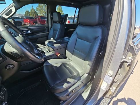 Used 2022 Chevrolet Suburban Z71 w/ Luxury Package AWD/4WD image 17