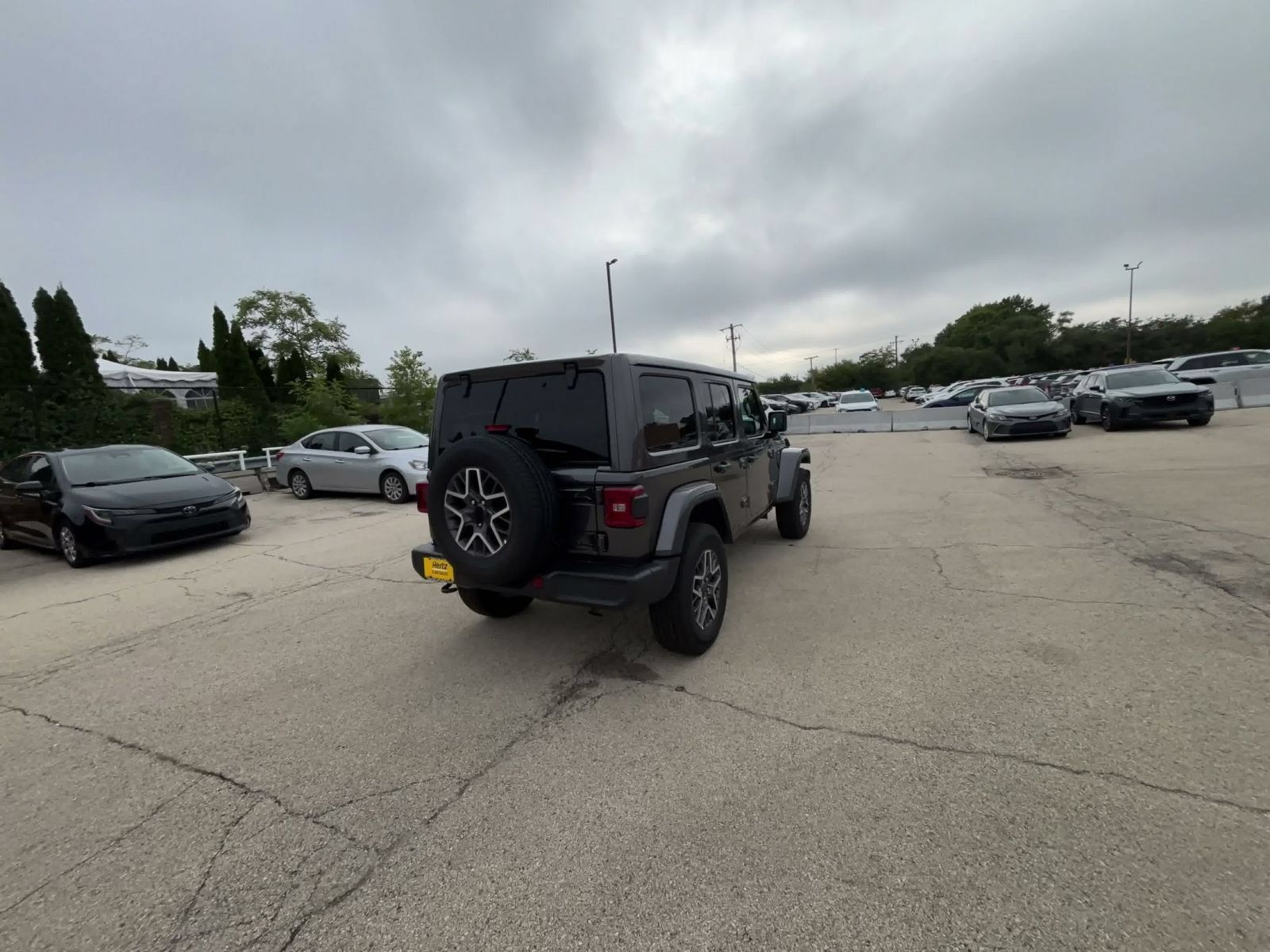 Used 2025 Jeep Wrangler Unlimited Sahara AWD/4WD image 13