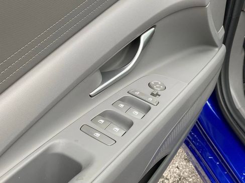 Used 2024 Hyundai Elantra SE FWD image 11