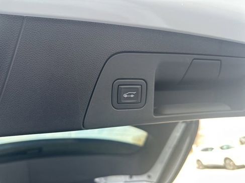 Used 2023 Buick Envision Essence image 53