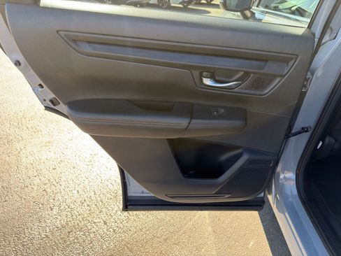 Used 2025 Honda CR-V Sport-L image 29