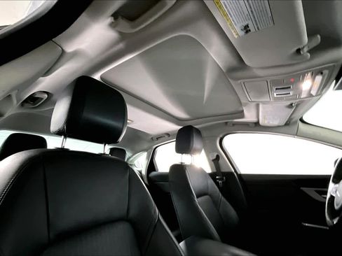 Used 2017 Jaguar XF Prestige image 13