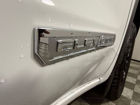 Used 2025 GMC Sierra 1500 Elevation w/ Preferred Package image 7