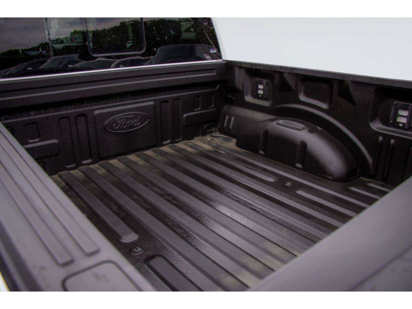 Used 2025 Ford F150 Lariat w/ Equipment Group 501A Mid AWD/4WD image 5