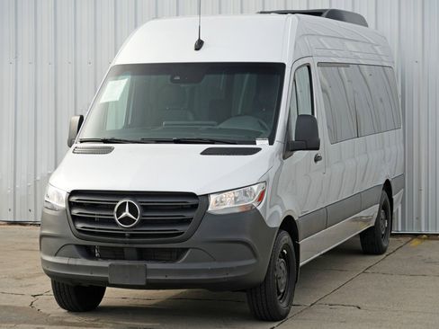 Used 2024 Mercedes-Benz Sprinter 2500 image 41