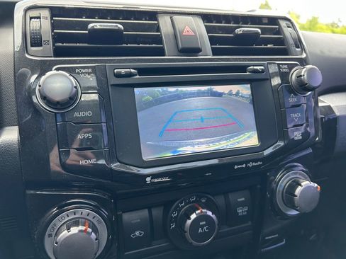 Used 2018 Toyota 4Runner TRD Off-Road Premium AWD/4WD image 18