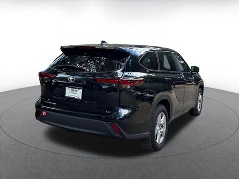 Used 2025 Toyota Highlander LE FWD image 7