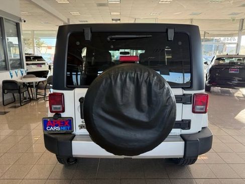Used 2014 Jeep Wrangler Unlimited Sahara w/ Connectivity Group AWD/4WD image 4