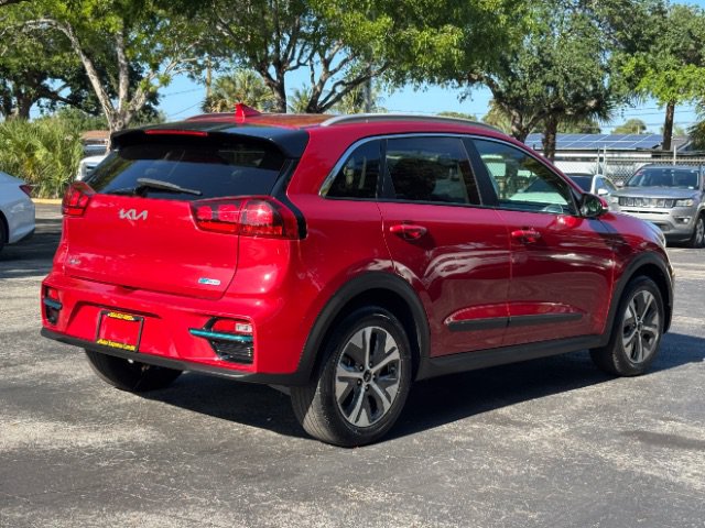 Used 2022 Kia Niro EX FWD image 5