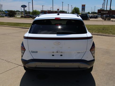 Used 2024 Hyundai Kona Limited AWD/4WD image 16