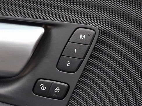 Certified 2025 Volvo XC60 B5 Plus image 23