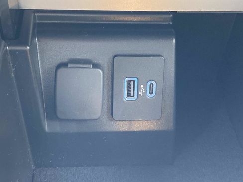 Used 2023 Ford Explorer Limited w/ Equipment Group 301A AWD/4WD image 42