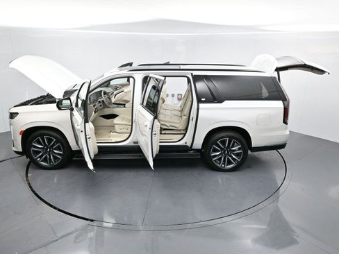 Certified 2022 Cadillac Escalade ESV Sport Platinum w/ Heavy-Duty Trailer Package image 50