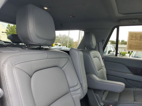 Used 2021 Lincoln Navigator Reserve image 25