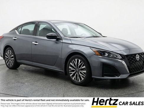 Used 2025 Nissan Altima 2.5 SV image 1