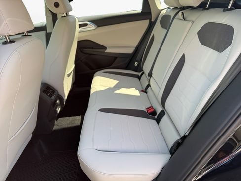 New 2026 Volkswagen Taos SE AWD/4WD image 13