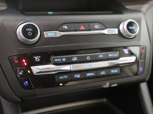 Used 2020 Ford Explorer Limited image 4