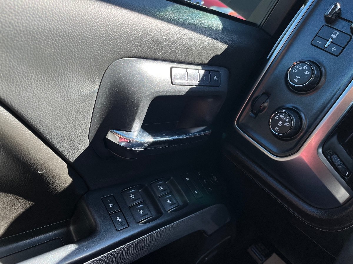 Used 2015 Chevrolet Silverado 1500 LTZ Z71 w/ LTZ Plus Package AWD/4WD image 22