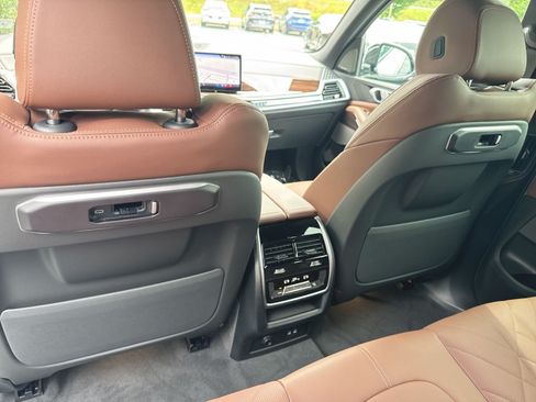 Used 2024 BMW X5 xDrive40i w/ Premium Package AWD/4WD image 4