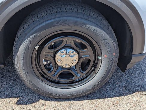 New 2025 Ford Explorer Base image 11