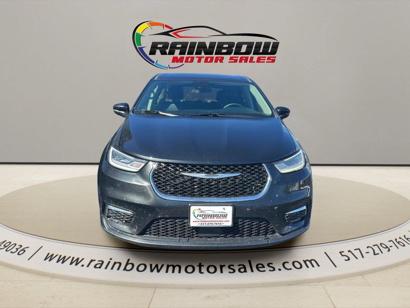 Used 2023 Chrysler Pacifica Touring-L FWD image 2