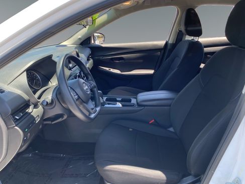 Used 2025 Nissan Sentra S FWD image 9