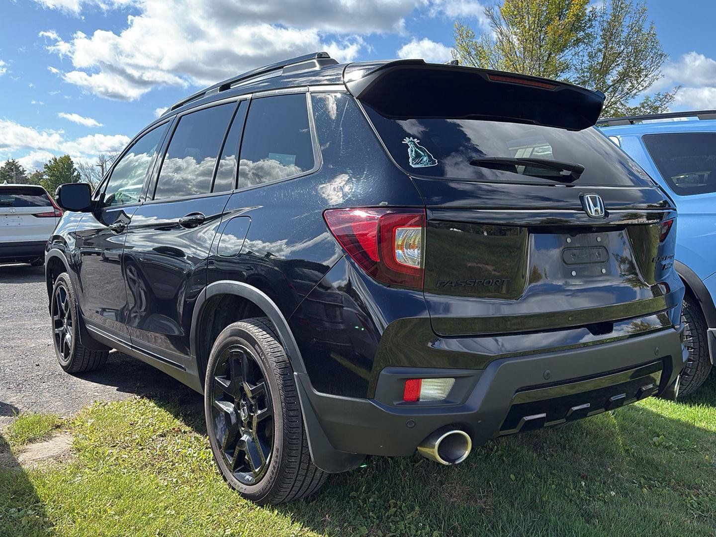 Used 2024 Honda Passport Black Edition image 4
