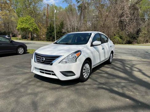Used 2015 Nissan Versa SV image 1