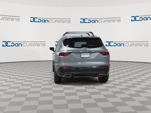 Used 2023 Buick Enclave Essence image 8