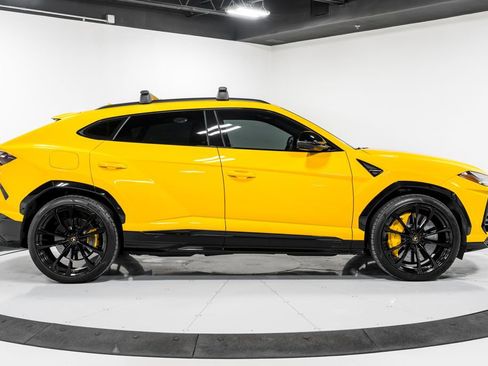 Used 2022 Lamborghini Urus AWD/4WD image 2