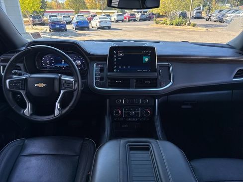 Used 2024 Chevrolet Suburban Premier image 12