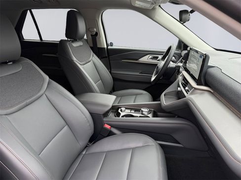 New 2026 Ford Explorer Active w/ Active Comfort Package image 17