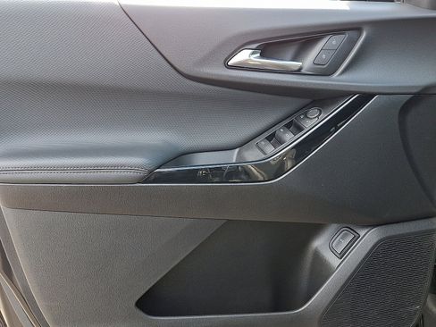 Used 2025 Chevrolet Equinox LT w/ Convenience Package II image 12