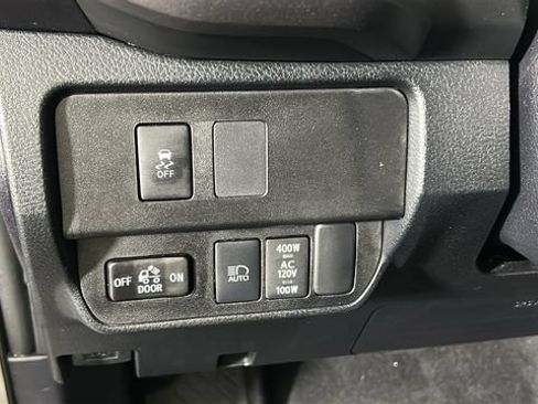 Used 2020 Toyota Tacoma TRD Sport w/ TRD Premium Sport Package AWD/4WD image 19
