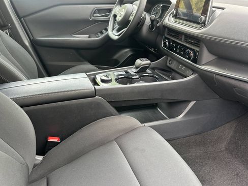 Used 2024 Nissan Rogue S AWD/4WD image 16