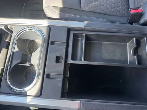 Used 2021 Nissan Titan SV w/ SV Convenience Package image 23