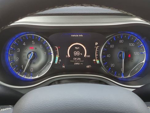 Used 2024 Chrysler Pacifica Touring image 26