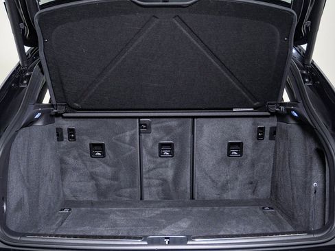 Certified 2025 Porsche Macan image 26