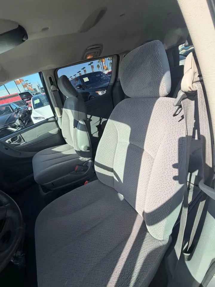 Used 2007 Chrysler Town & Country Touring FWD image 6