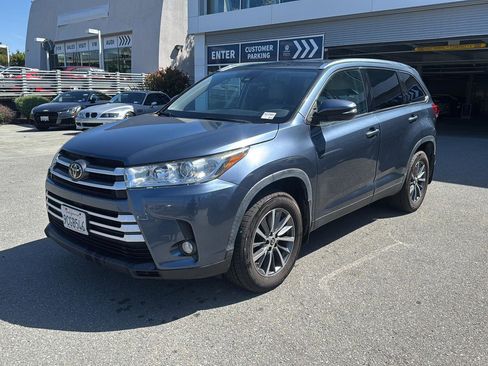 Used 2019 Toyota Highlander XLE AWD/4WD image 1