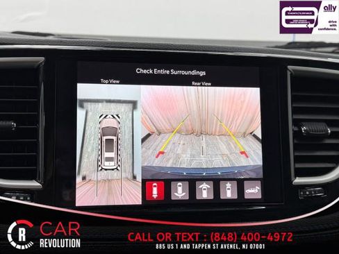 Used 2021 Chrysler Pacifica Touring-L image 40