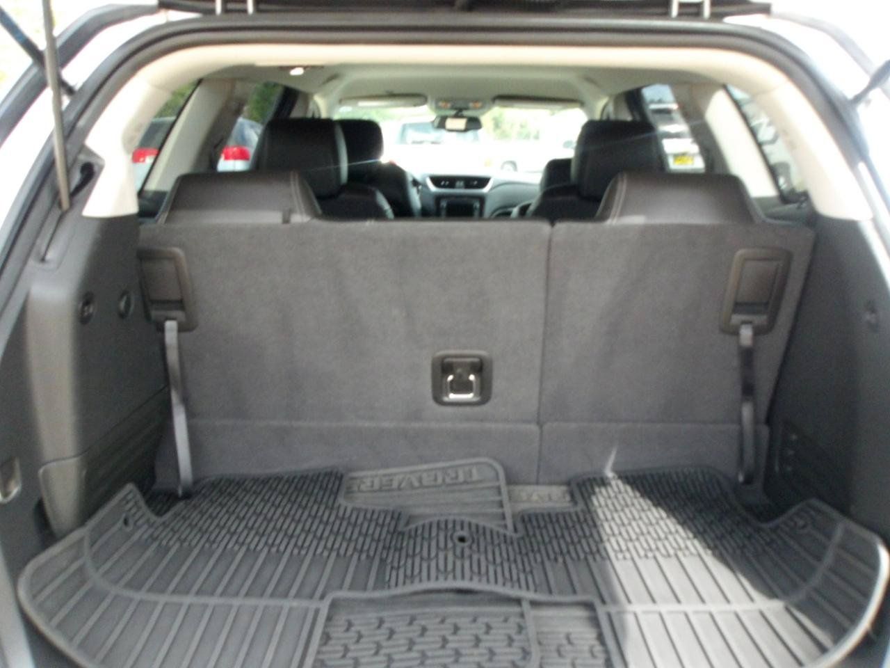 Used 2017 Chevrolet Traverse LT FWD image 13