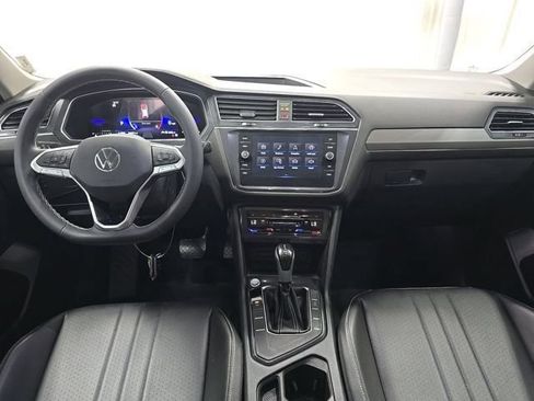 Used 2023 Volkswagen Tiguan SE FWD image 9