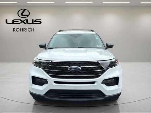 Used 2021 Ford Explorer XLT w/ Class III Trailer Tow Package AWD/4WD image 2