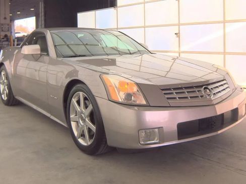 Used 2005 Cadillac XLR image 2