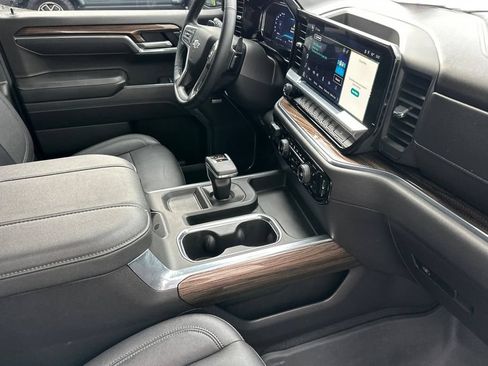 Used 2025 Chevrolet Silverado 1500 LT Trail Boss w/ LT Trail Boss Premium Package AWD/4WD image 15